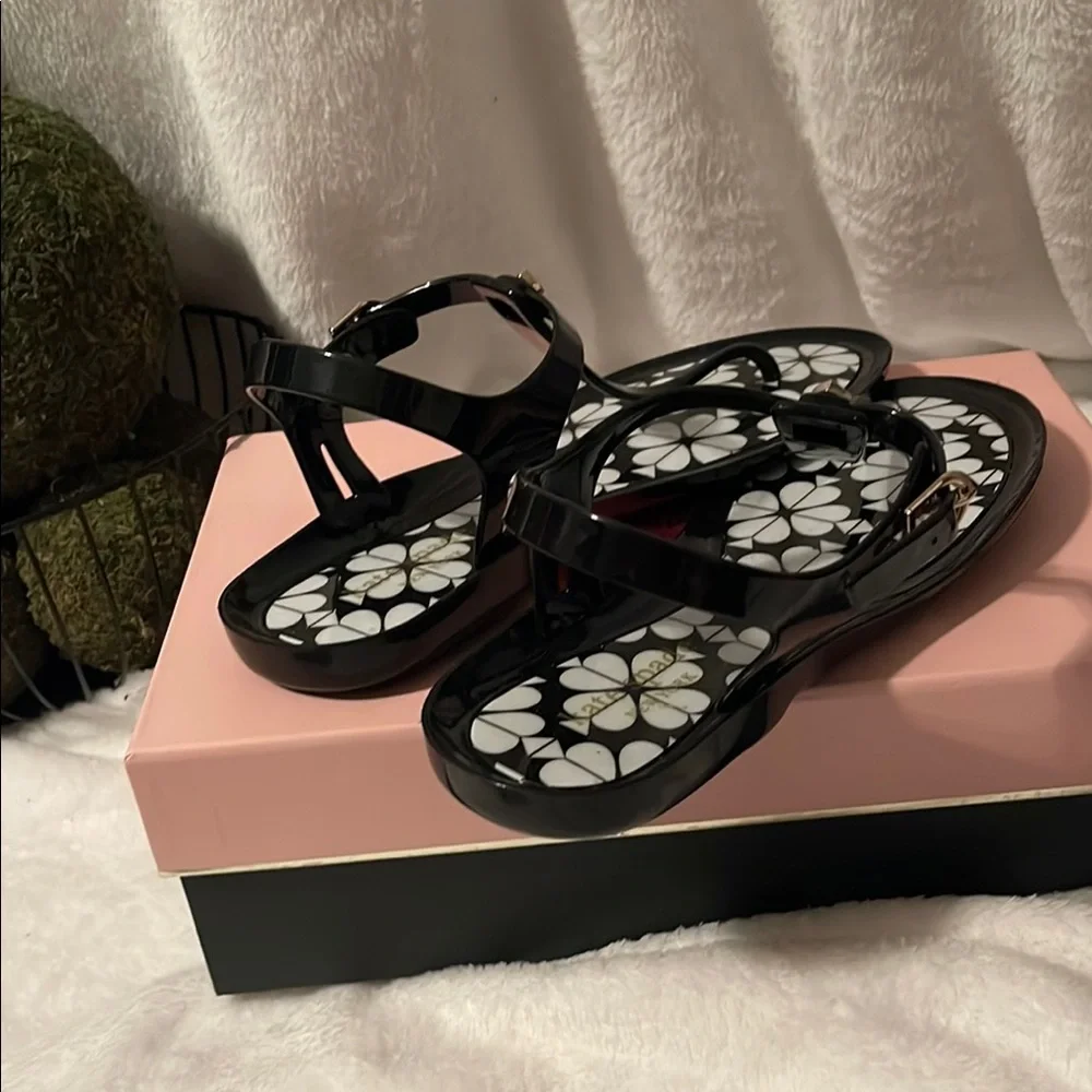 Stylish Black Sandals with Floral Design - Picture 5 of 6